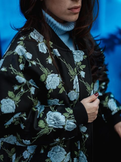 A modern outer layer by @arpyes , where botanical detail meets everyday ease.
Designed for warmth, movement, and quiet confidence.