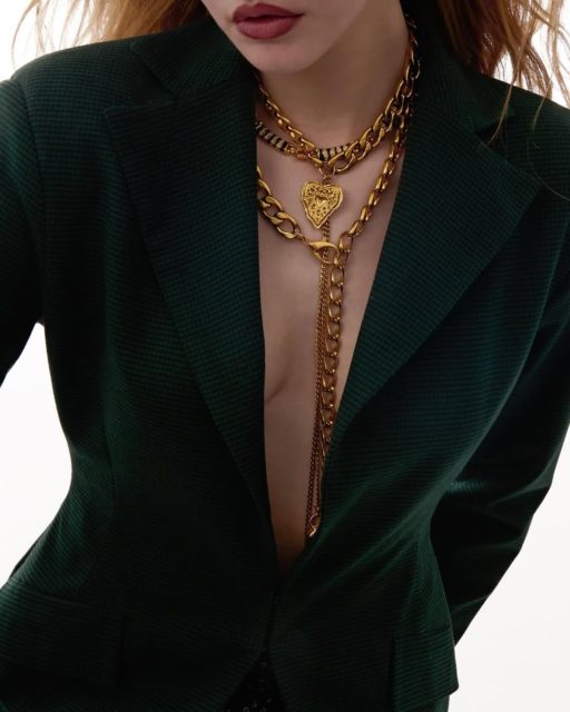 A sculpted emerald blazer by @vassiakostarabrand .
Sharp tailoring, plunging confidence, unapologetic presence.
Masculine structure meets fearless femininity.