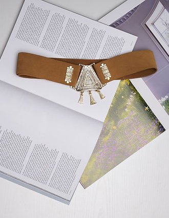 “TEARS OF PEARLS” HONEY SUEDE BELT