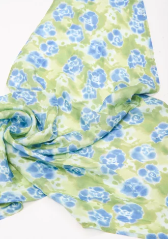 WEEKEND TRIANGLE SCARF